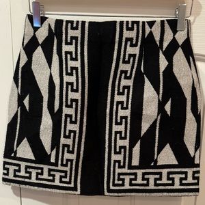 Zara women’s Aztec print skirt. Brand new, excellent condition size small.